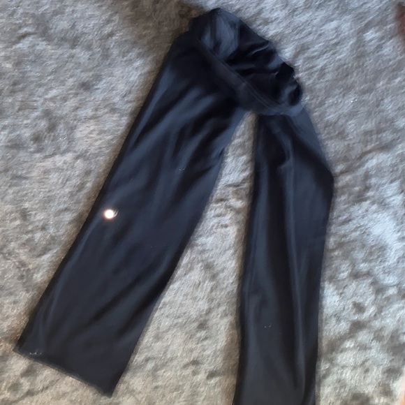Lululemon black fleece flare pants Sz  6 - Picture 10 of 11